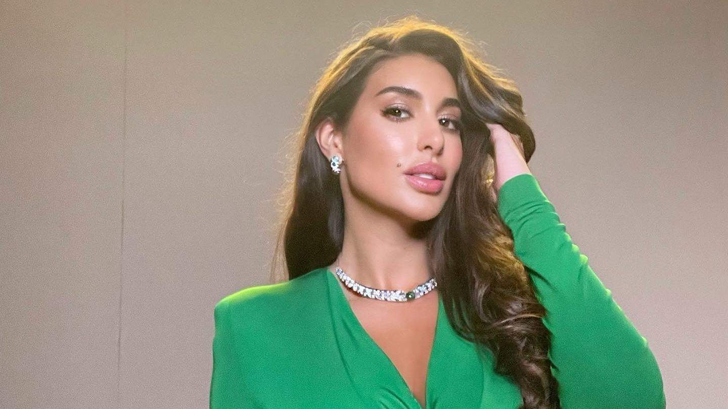 والد ياسمين صبري يكذبها وينشر صورا لها مع زوجها الأول