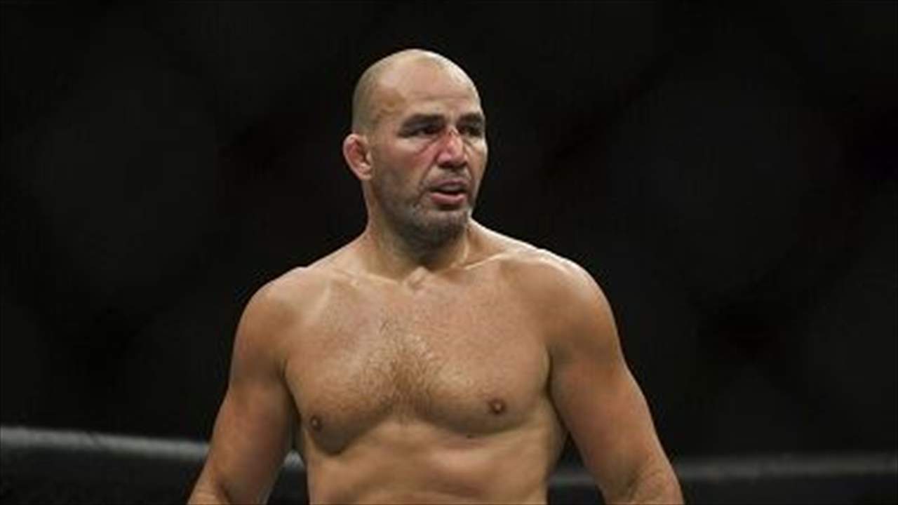 فيديو - مفاجأة UFC: تيكسيرا خنق بلاخوفيتش وانتزع اللقب العالمي