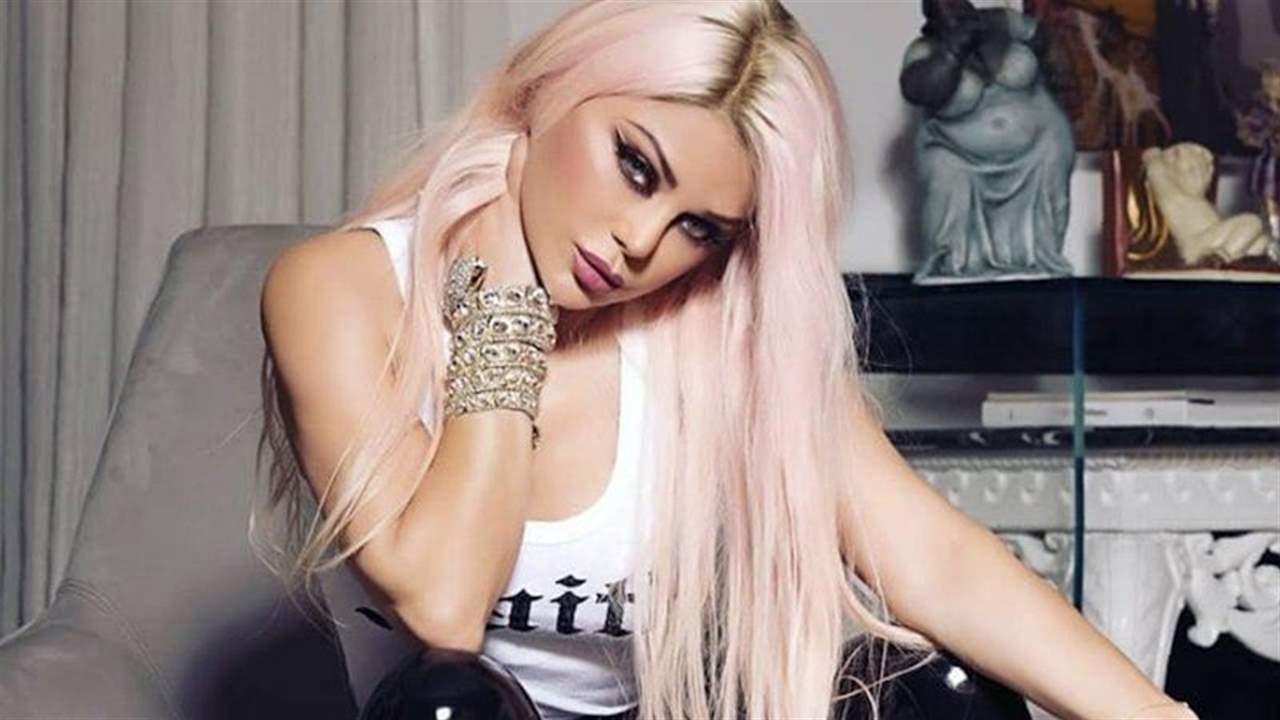 صورة هيفاء وهبي إلى جانب عربة ترمس في مدينة بورسعيد المصرية تتصدر السوشال ميديا