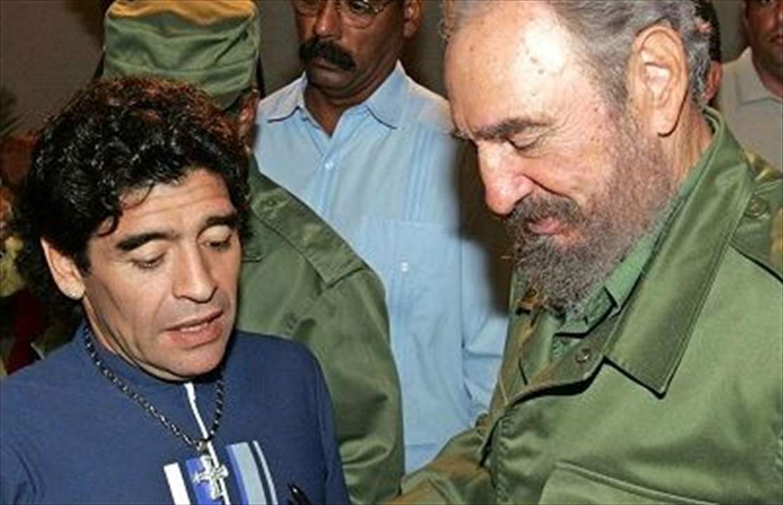 مقتنيات مارادونا في مزاد علنيّ .. الأغلى رسالة كاسترو