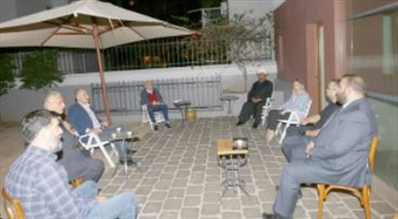 جنبلاط استقبل وفدًا من لجنة متابعة إشكال خلدة وتأكيد على التهدئة ومرجعية الدولة