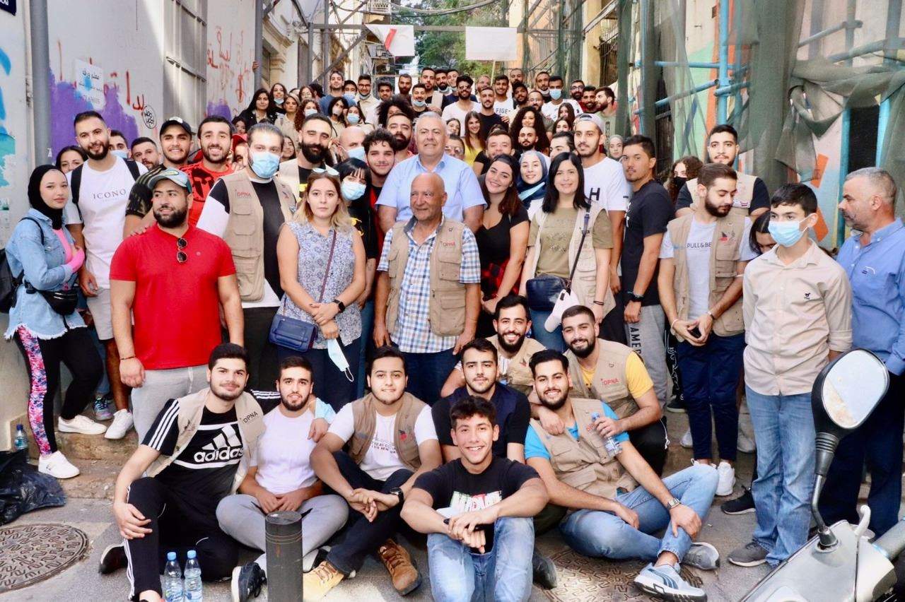 بالصور ـ مبادرة "تعوا كلنا ننحني لبيروت" .. العاصمة نظيفة بسواعد أبنائها 