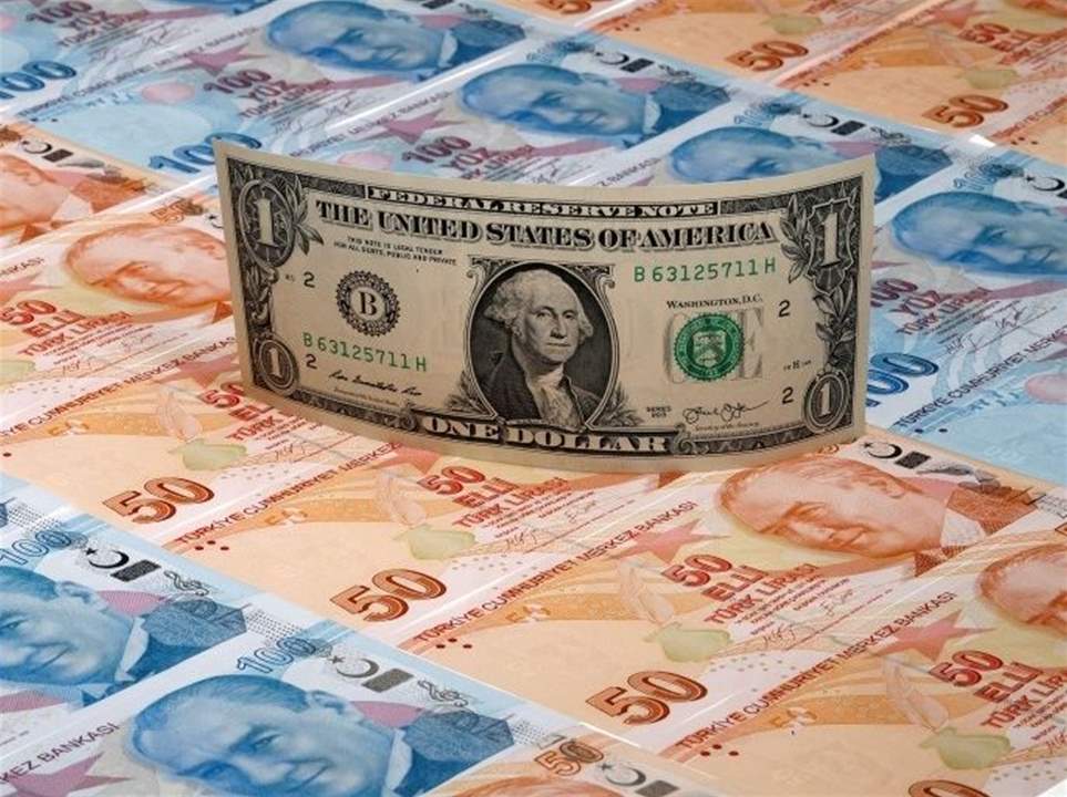 الليرة التركية تسجل انخفاضاً قياسياً أمام الدولار.. وتبلغ عتبة العشرة ليرات للدولار!