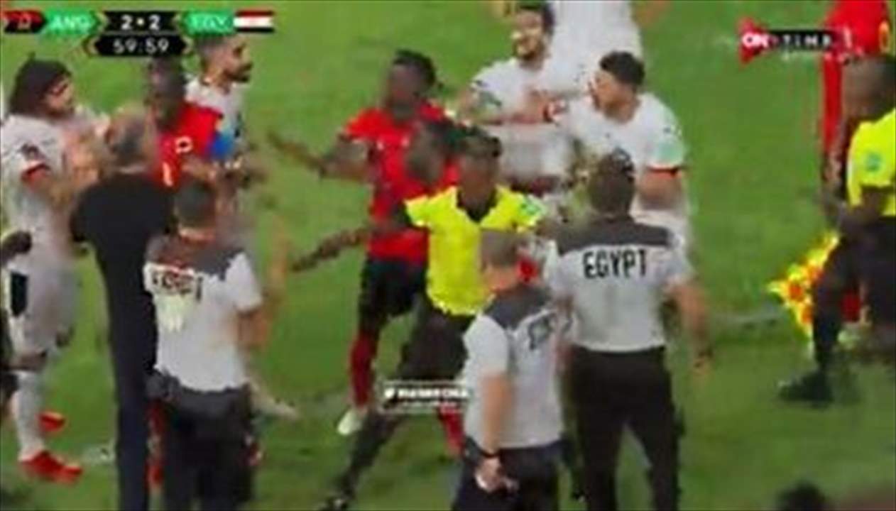 بالفيديو - مشادّة بين الأنغوليين والمصريين وصلاح يتدخل