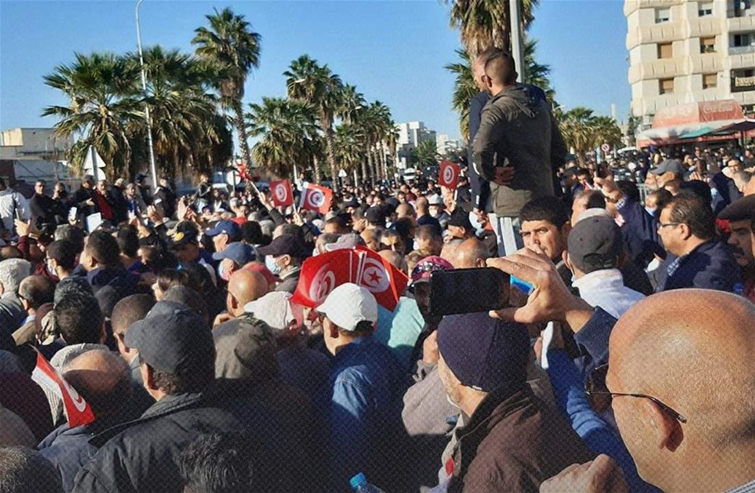 قوات الأمن التونسية تتصدى لمحاولات اقتحام البرلمان من قبل محتجين