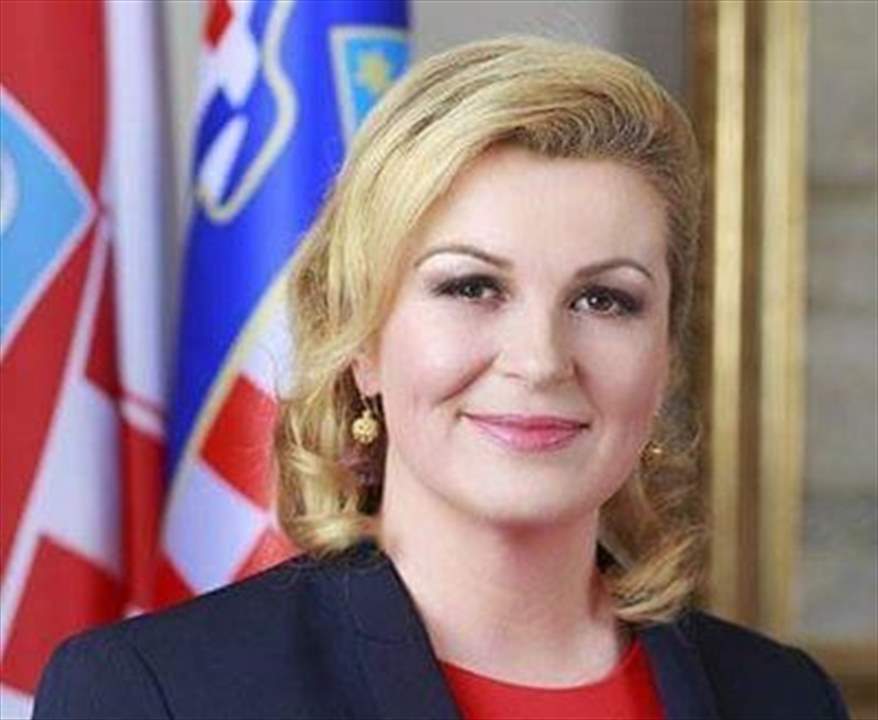 بالصور - رئيسة كرواتيا تنفجر احتفالاً بالتأهل الى المونديال