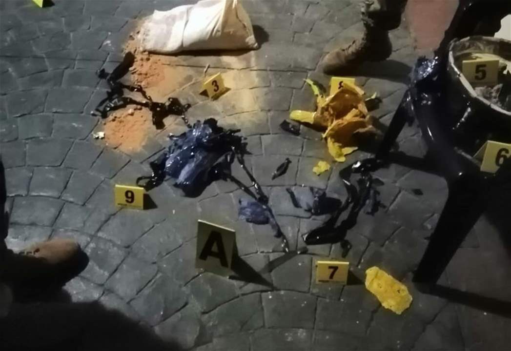 بالصورة- تفكيك العبوة التي عثر عليها داخل علبة شوكولا في بشامون