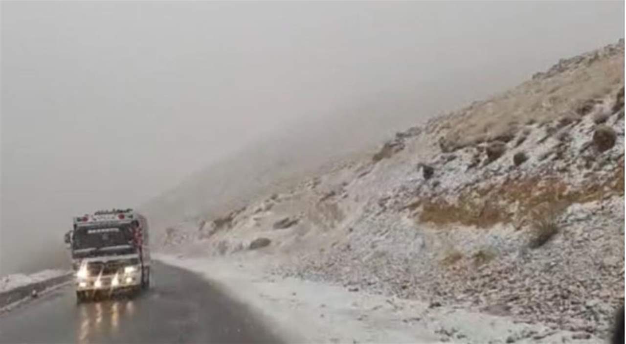 بالصورة- الثلوج تغطي القرنة السوداء للمرة الأولى هذا العام