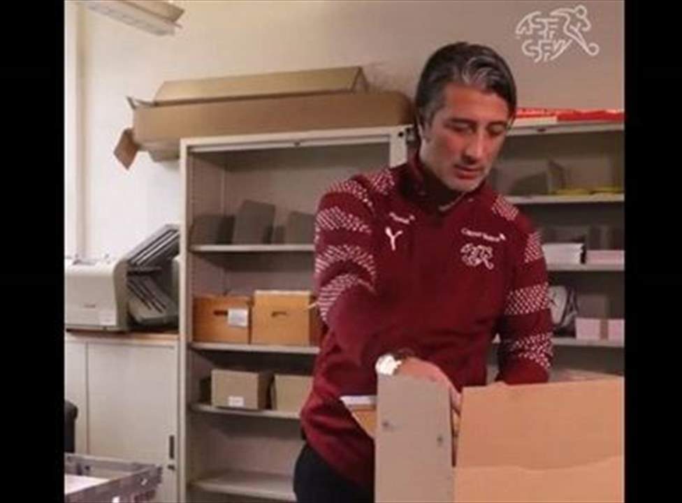 بالفيديو - سويسرا ترسل 9.3 كيلو من الشوكولا هدية لأيرلندا والسبب ايطاليا !!