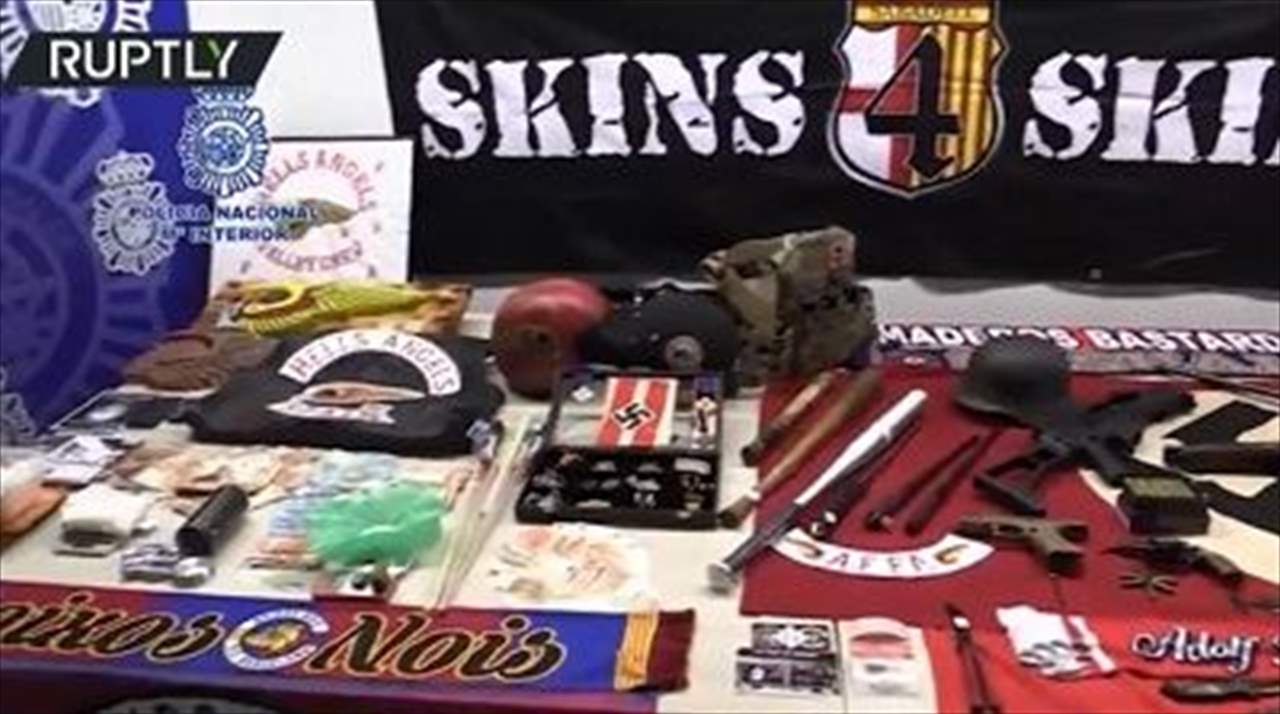 بالفيديو - فضيحة مدوّية: اعتقال "التراس برشلونة" .. أموال ومخدرات وسلاح ودعاية نازية وجنس 