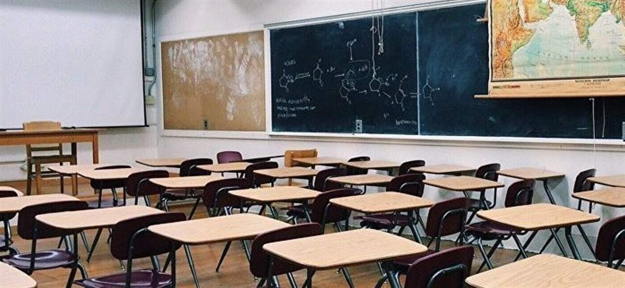 البحث في تمديد عطلتي الميلاد ورأس السنة بسبب كورونا.. ماذا عن إقفال المدارس؟