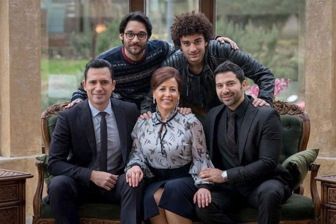 نجوم "عروس بيروت" يتخلون عن شعرهم وظافر العابدين يظهر بشكل مختلف