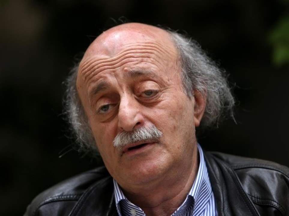 جنبلاط:  تمديد ولاية عون سيكون تصرفاً غير دستوري وهو يطمح الى تسليم السلطة إلى صهره 