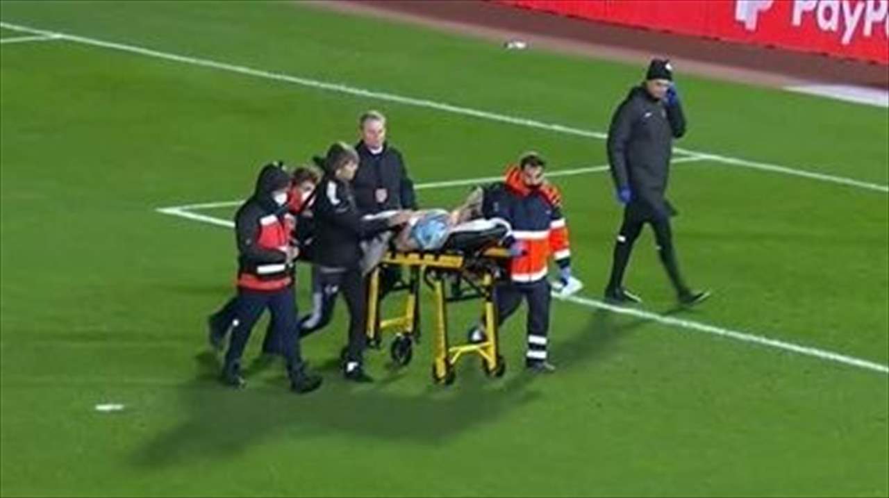 بالفيديو - كرة صاروخية أصابت رأس مينا وغيّبته عن الوعي