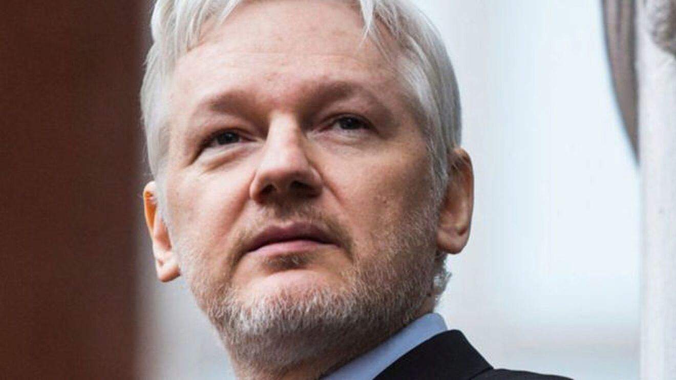 جوليان أسانج أصيب "بجلطة دماغية طفيفة" في السجن