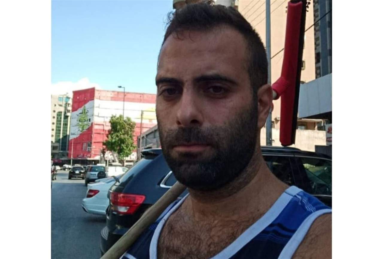   مواطن لبناني من طرابلس يُكافح فقره بتنظيف البيوت... "أعيل أسرتي لكن المجتمع لا يرحم" !