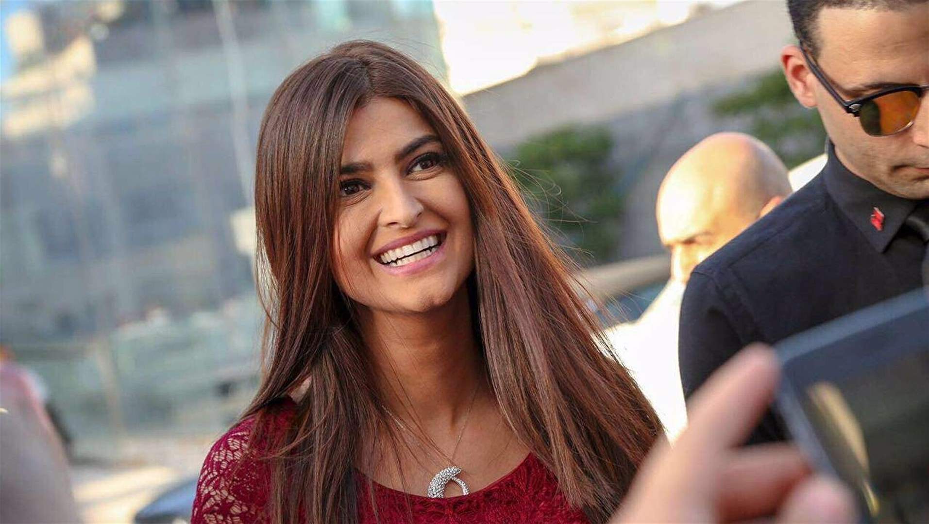 علا الفارس تنشر صورتها بفستان الزفاف وتحسم جنسية عريسها