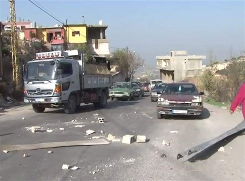 أهالي الجريح رياض ضاهر قطعوا طريق جرد القيطع في عكار