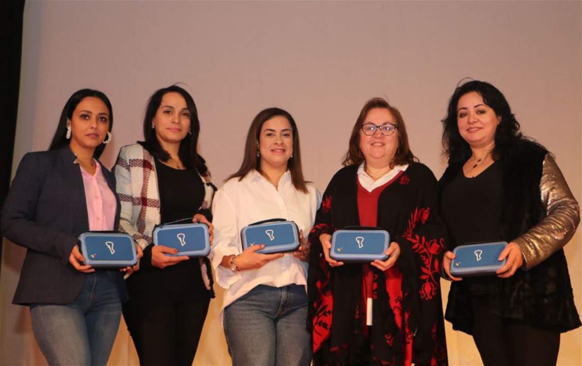 الف لوح ذكي من جمعية "BRETEAU FOUNDATION" لطلاب مؤسسات الغد الأفضل