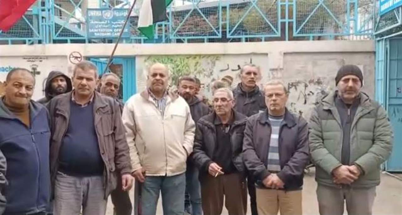 إعتصام أمام مكتب الأونروا في مخيم البداوي رفضًا لقرار تخفيض المساعدات المالية للمهجرين