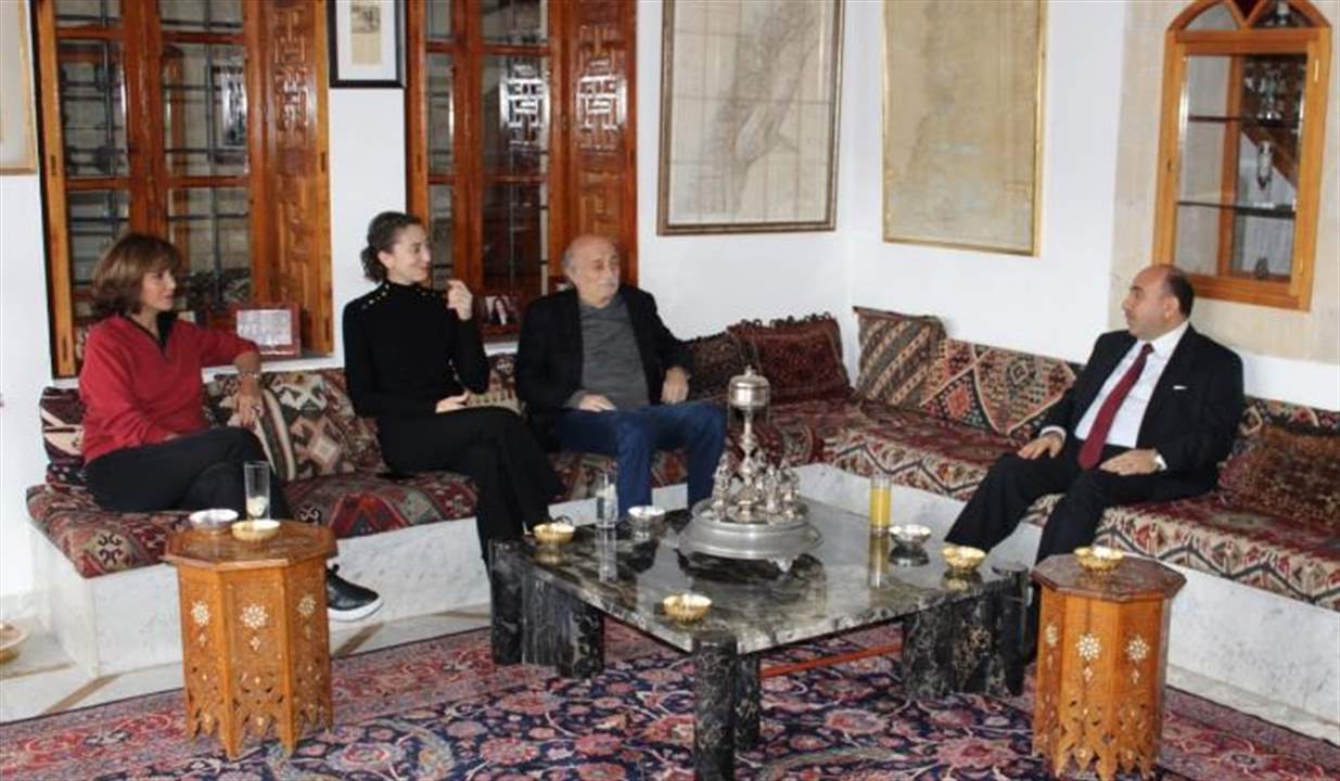     الغاز والكهرباء بين جنبلاط والسفير الأردني