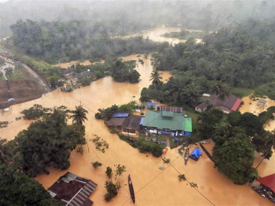 الفيضانات تشرد أكثر من 21 ألفا في ماليزيا!