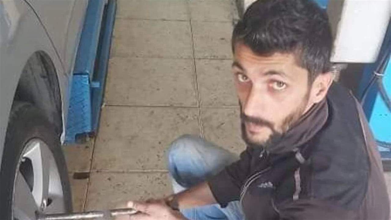  "هشام".. رحل بعدما سقطت عليه السيارة أثناء تصليحها !