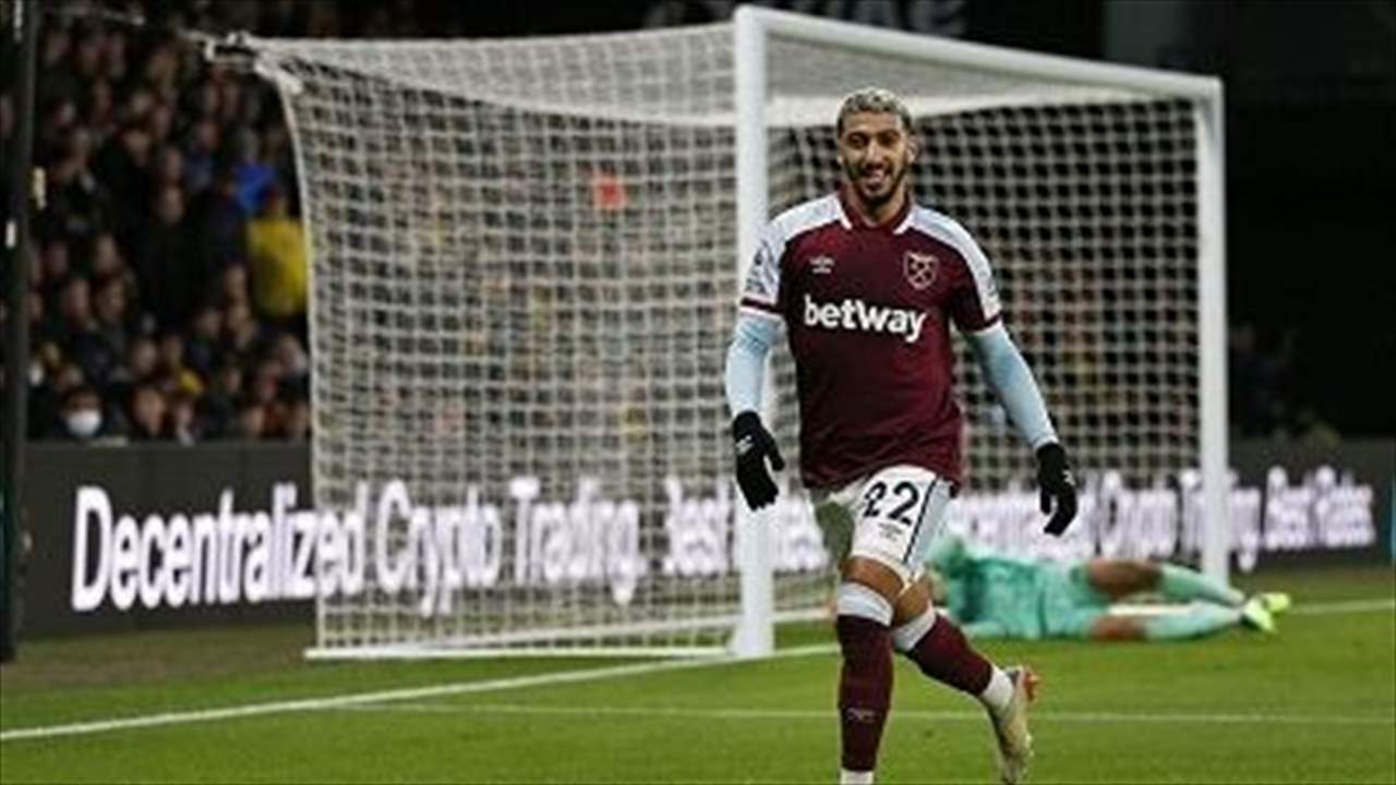 بالفيديو - شاهدوا العناق بين الجزائري بن رحمة ووالدته على المُدرّج  