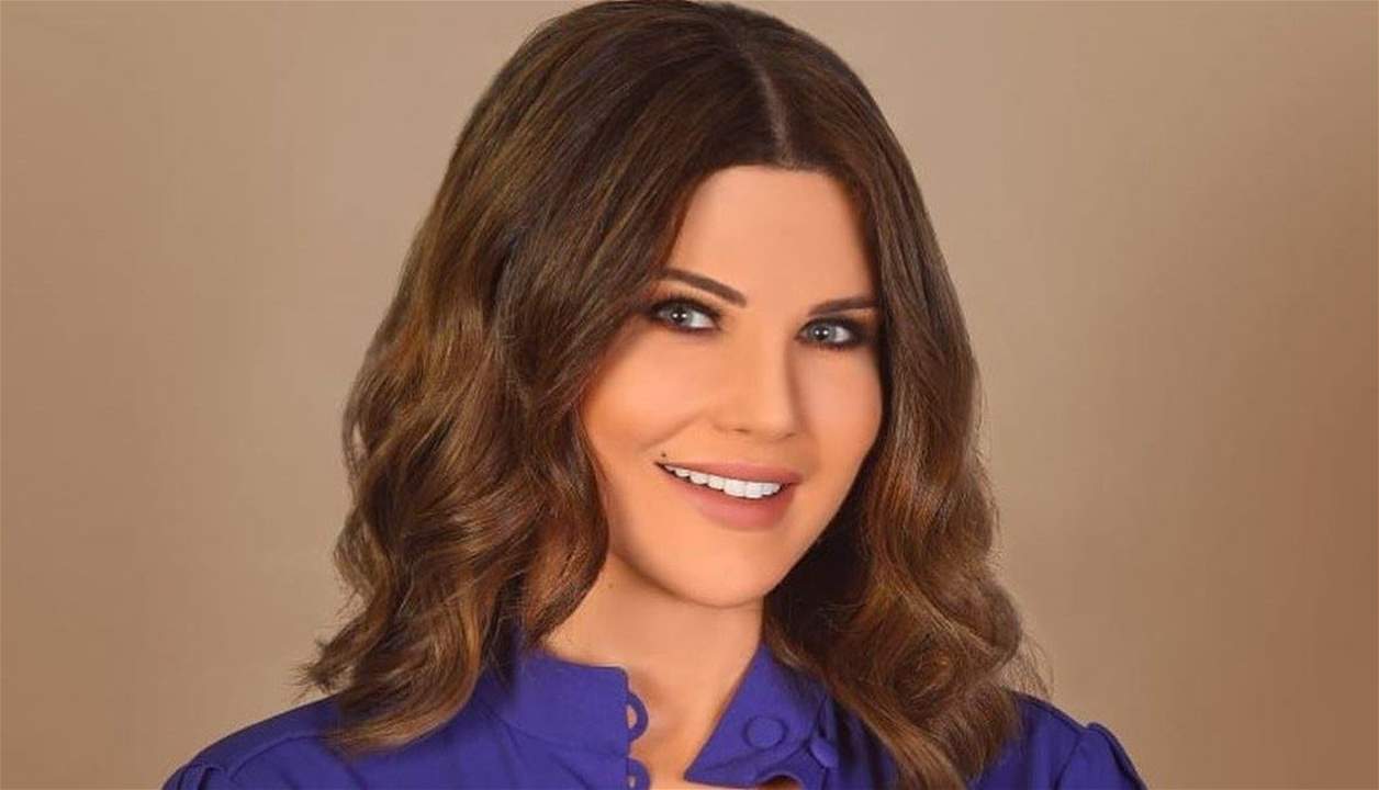 إطلالة منى أبو حمزة حديث روّاد مواقع التواصل !! وهي تعلّق : "العرس بعدين"