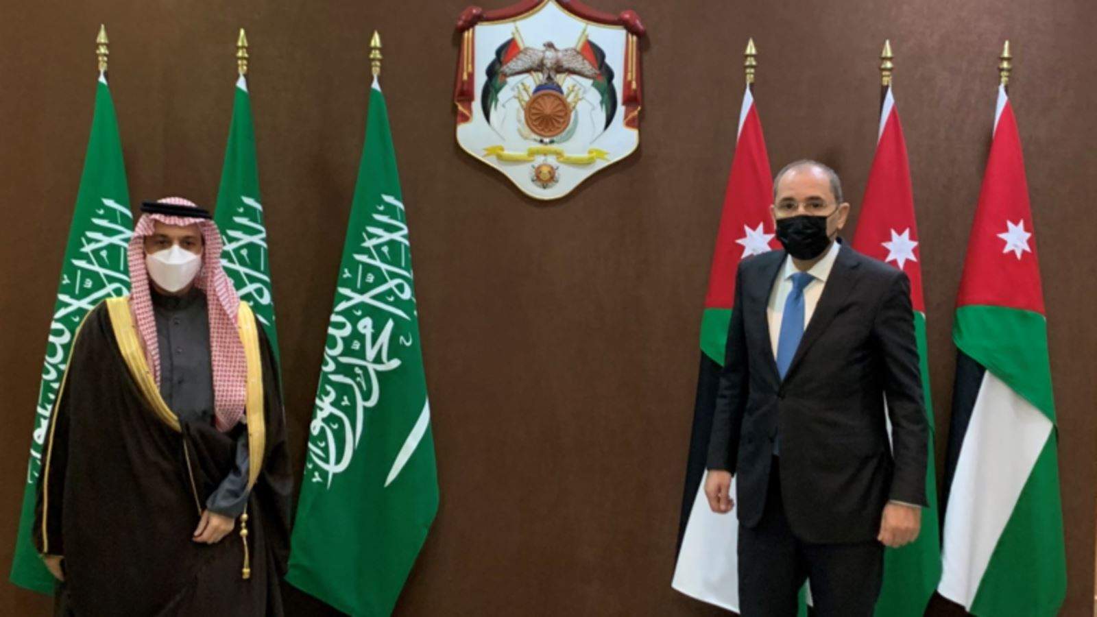  وزير الخارجية السعودي من عمان: العرب يمدون أيديهم للإخوة في إيران.. بشرط وحيد