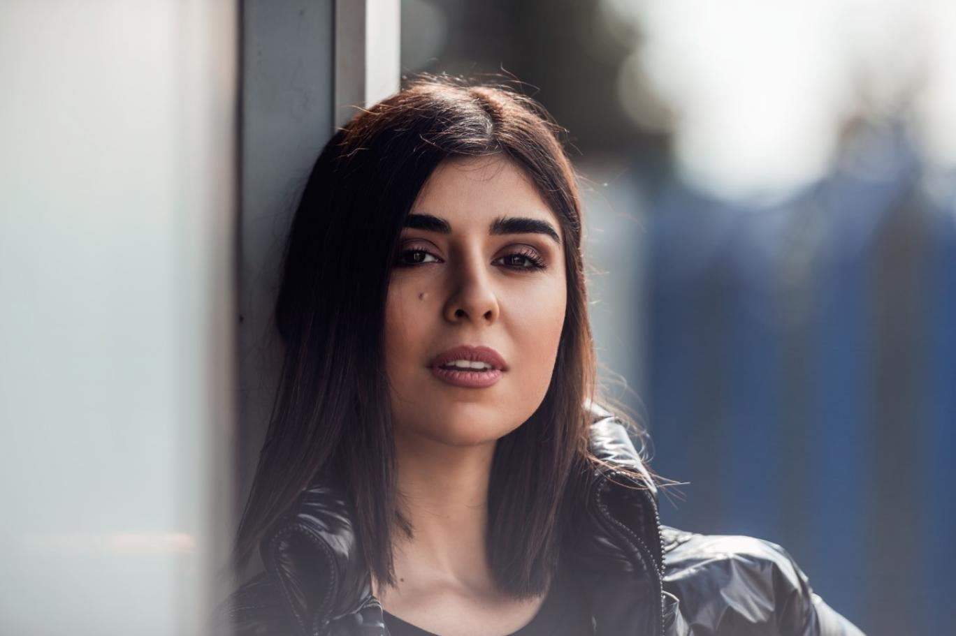 زينة مكي تنشر صورة مع شريكها : الحُب ينتصر!