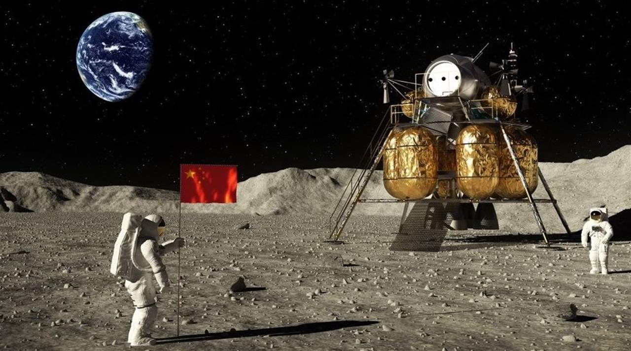 علماء صينيون يعودون بالماء من القمر