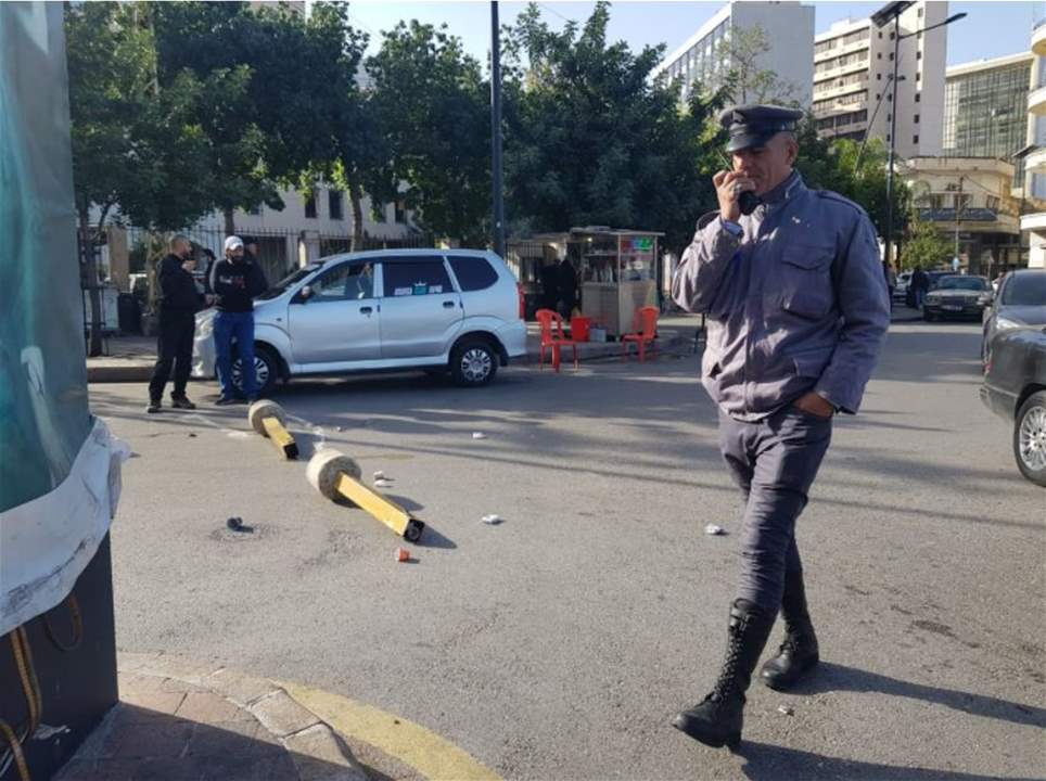  مراسل "الجديد": قطع الطريق الرئيسي عند ساحة النجمة بصيدا وشارع رياض الصلح احتجاجا على ارتفاع اسعار البنزين وارتفاع الدولار