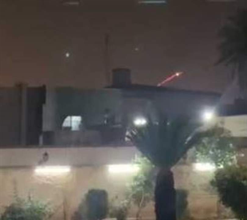 بالفيديو -لحظة استهداف المنطقة الخضراء في بغداد بالصواريخ والسفارة الاميركية تفعل منظومة "سيرام"