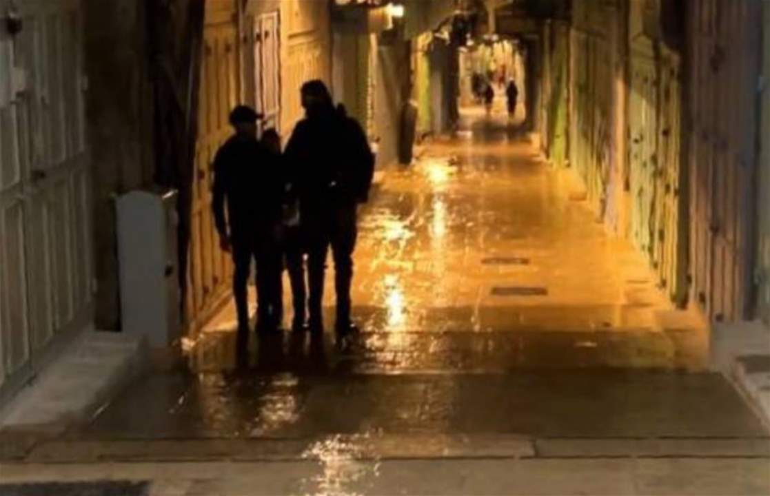 وسائل إعلام فلسطينية: قوات الاحتلال تعتقل فتى من البلدة القديمة في القدس مساءً