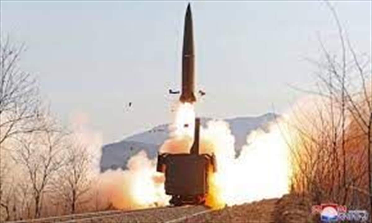 كوريا الشمالية تطلق صاروخين من قطار