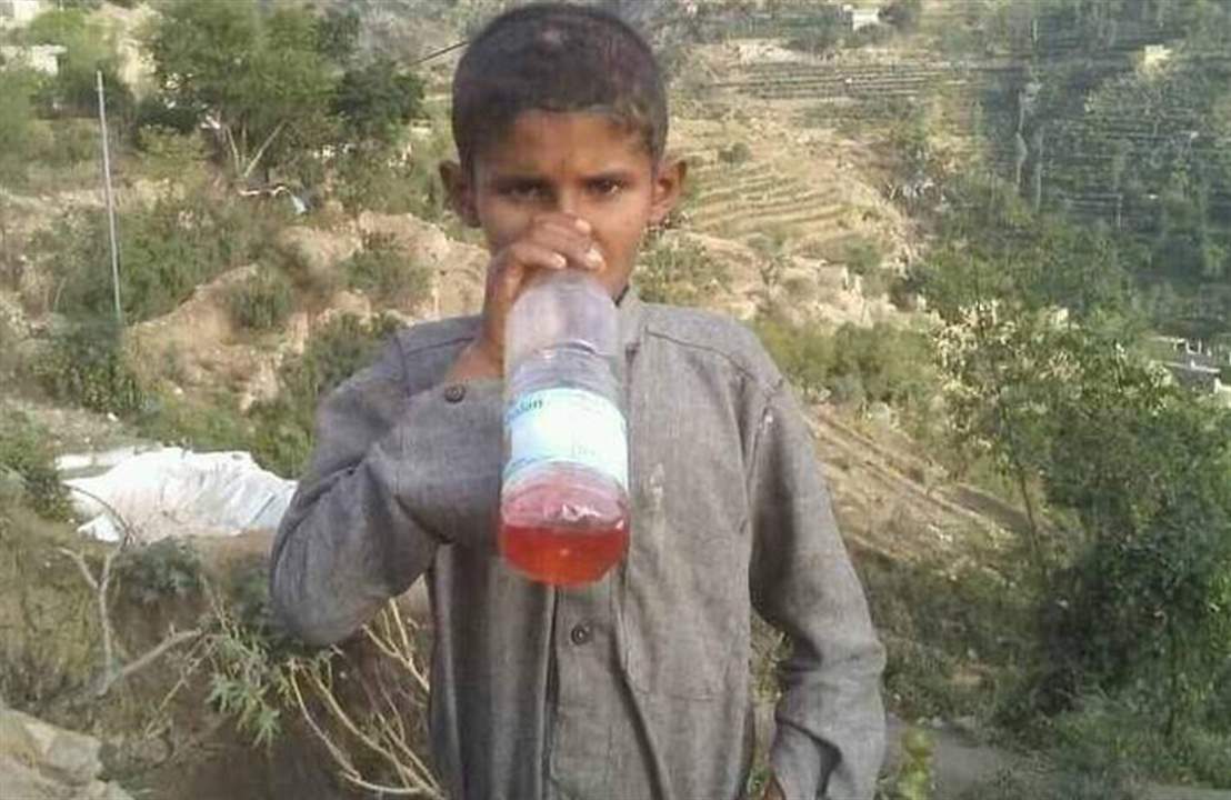 في اليمن .. طفل يتحرك باستنشاق البنزين ويغمى عليه إن نفد !