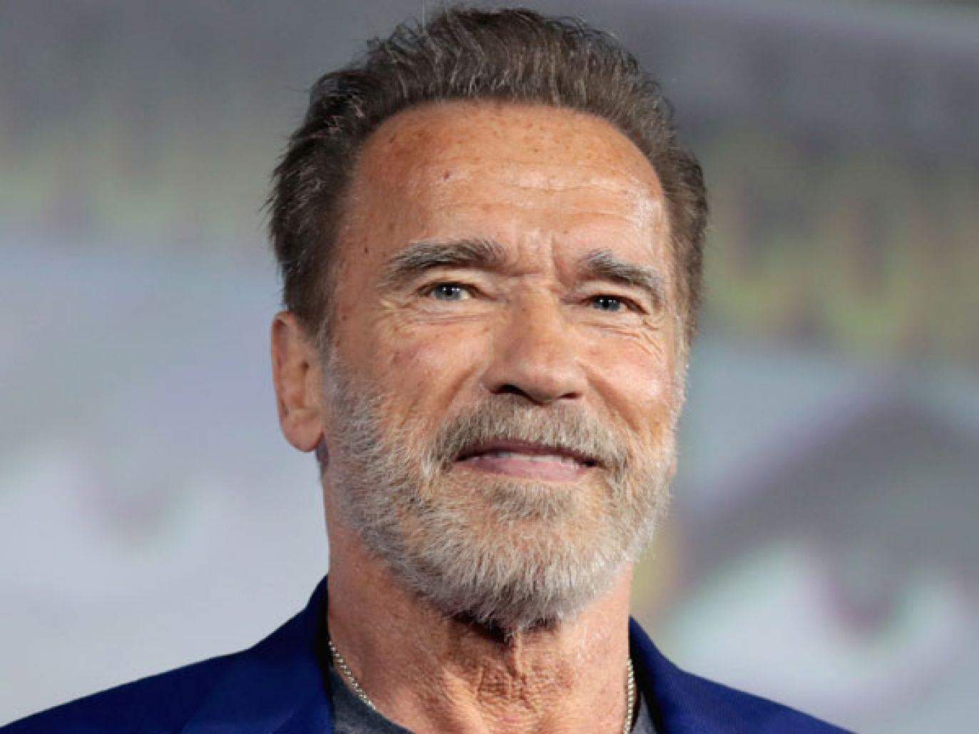 فيديو- أرنولد شوارزنيغر ينجو من حادث سير..اصطدم بـ4 سيارات