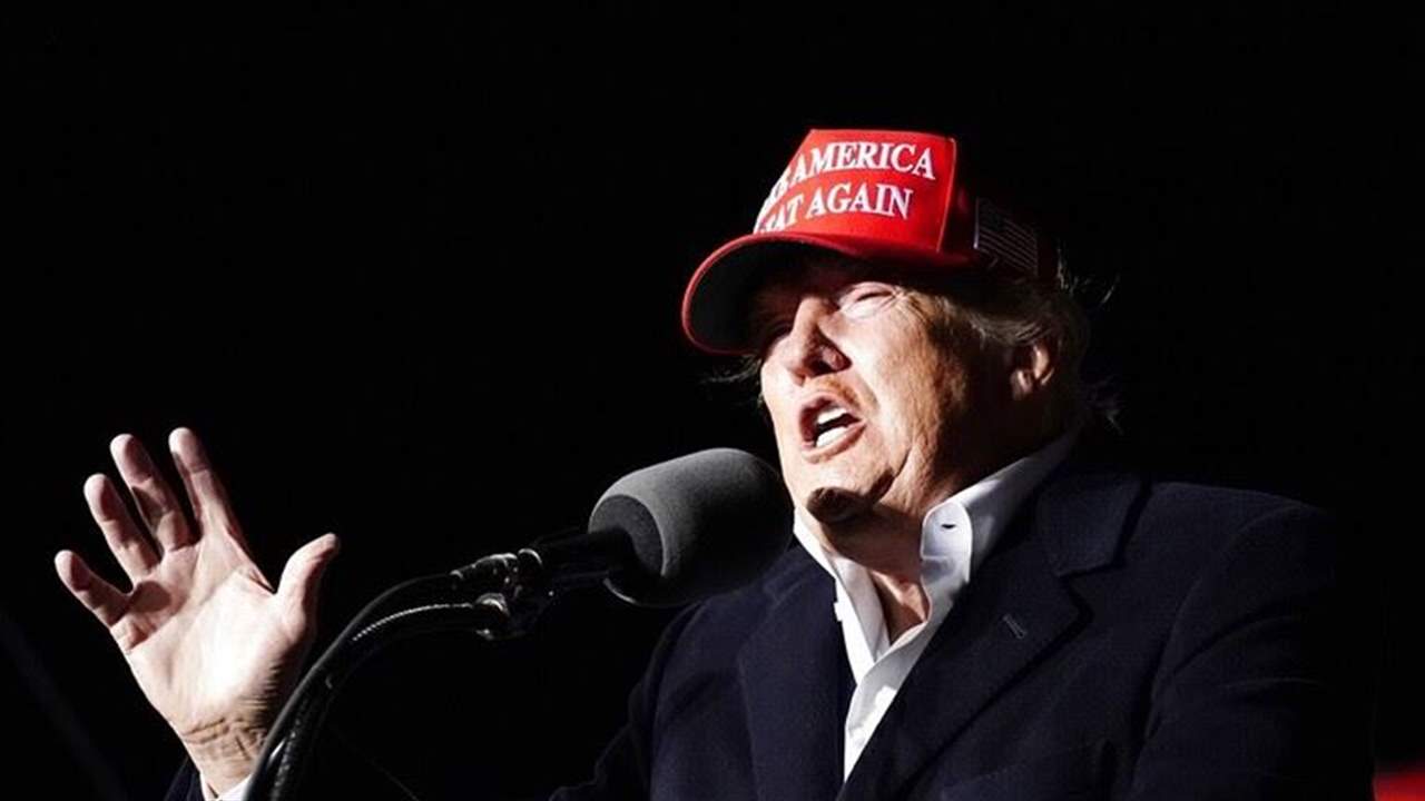 ماذا طلب دونالد ترامب من نائبه مايك بنس؟