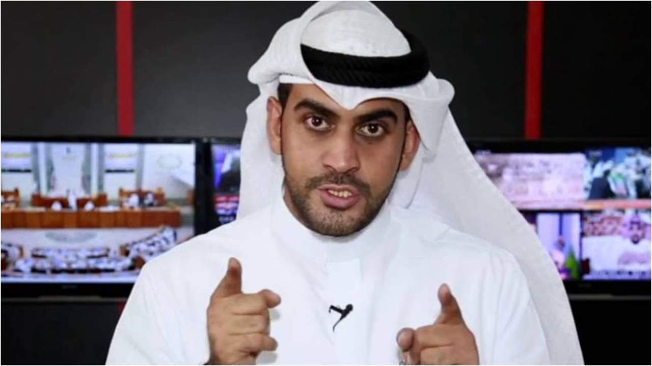 الاعلامي الكويتي محمد المؤمن يعلن عودته الى الإسلام بعد اعتناقه الدين المسيحي