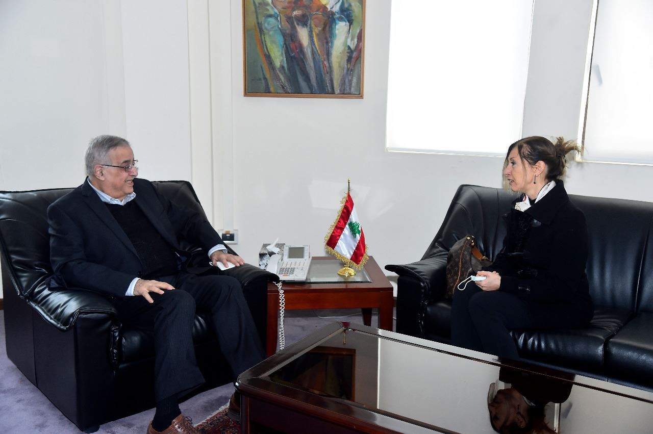  وزير الخارجية بحث مع سفيرة إيطاليا في المبادرة الكويتية