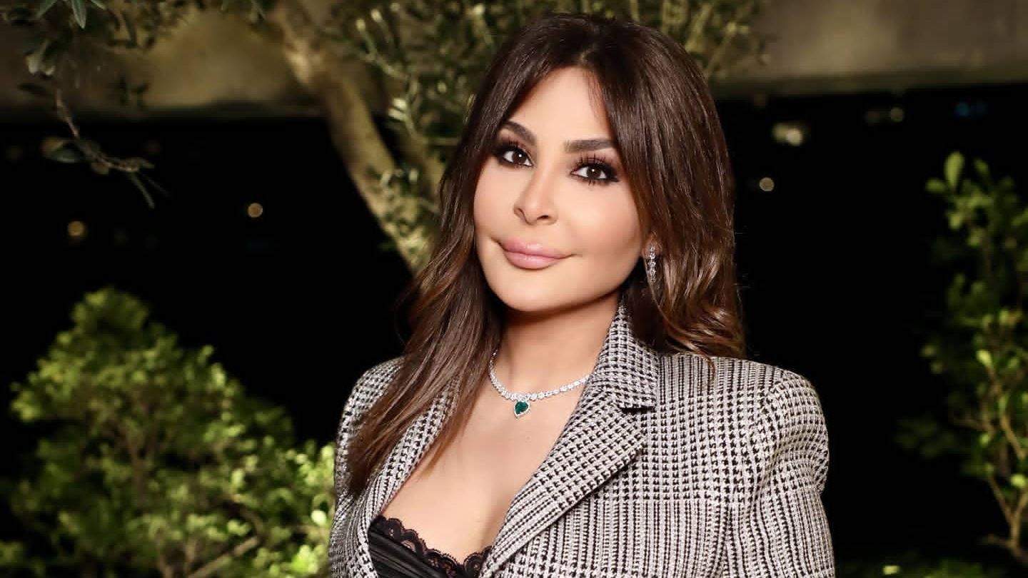 فيديو-اليسا ترقص حافية القدمين على مسرح حفلها في اميركا