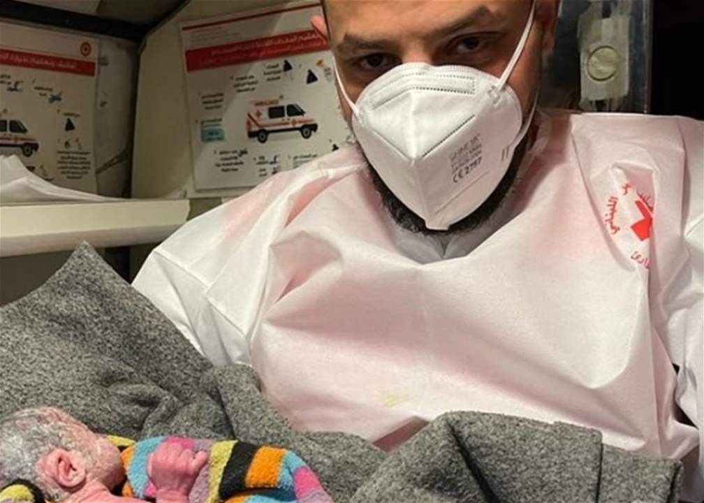 ولادة طفل داخل خيمة في مدينة صور