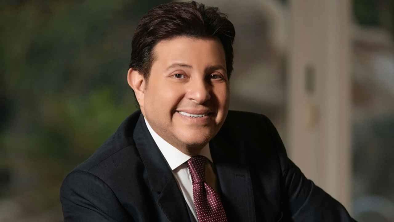 هاني شاكر يتقدّم بطلب للحصول على جنسية أخرى.. هل تنازل عن جنسيته المصرية؟