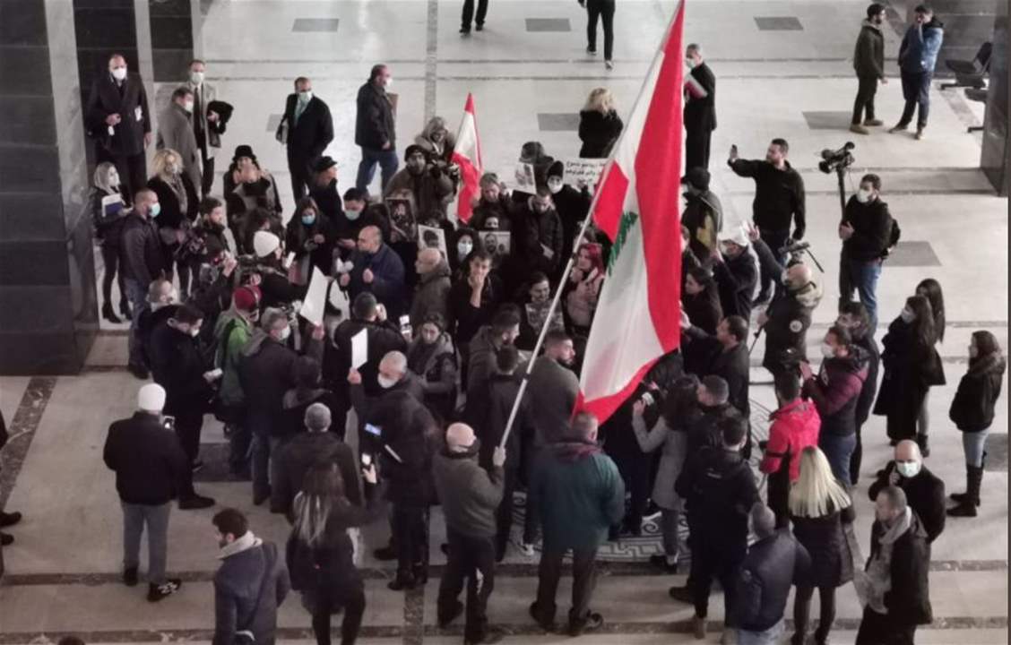 قرار بفض اعتصام أهالي المرفأ.. وعقيد يتمنع عن التنفيذ: "لن أستخدم القوة"!
