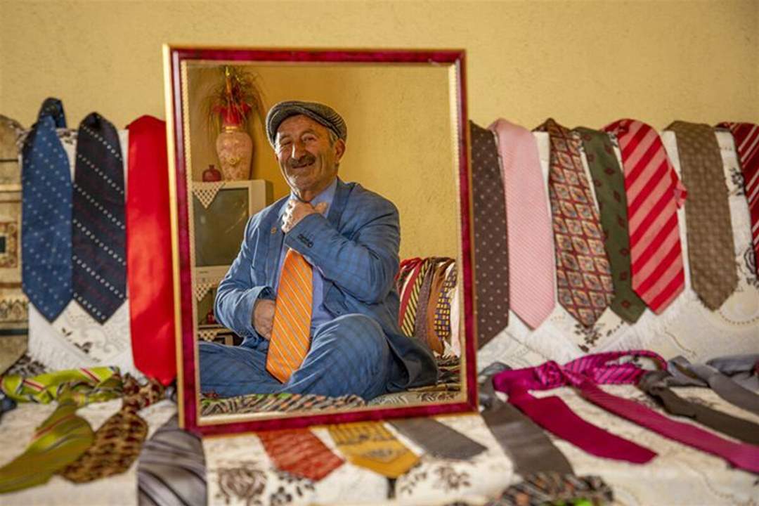 بالصور ـ تركي يجمع 1500 ربطة عنق.. بعد 63 عامًا من الهوس 