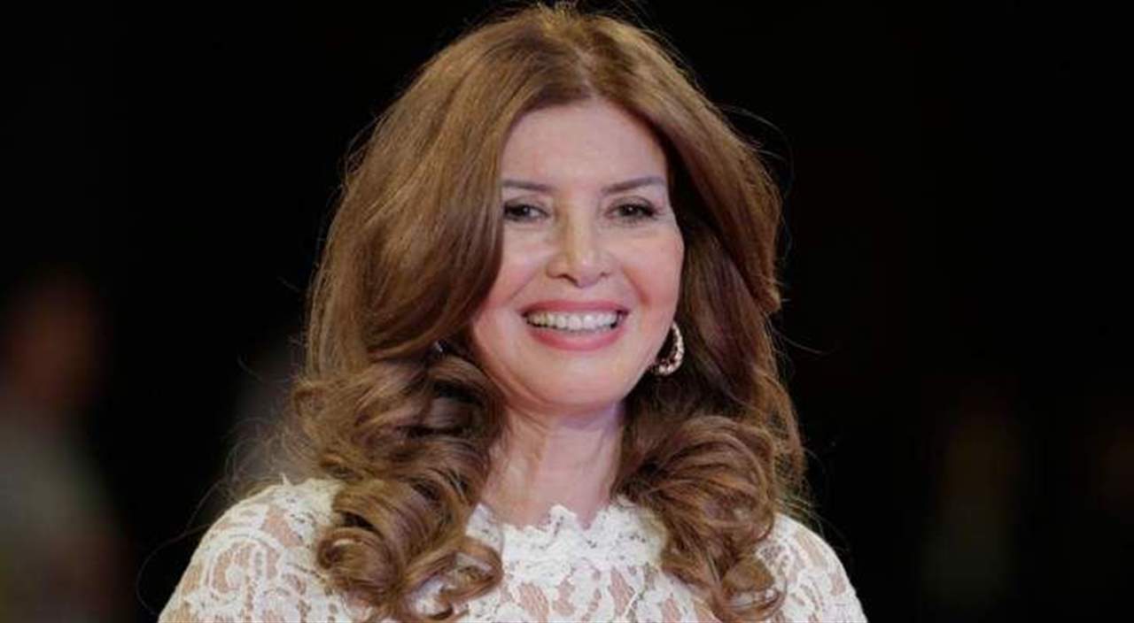 ميرفت أمين تحتفل بعيد الحب مع دلال عبد العزيز 