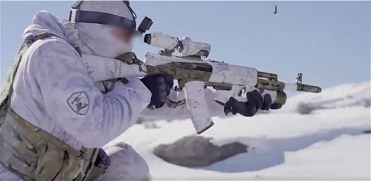 بالفيديو- مجموعة الحزب "البيضاء".. تدريبات عسكرية وإصابة أهداف أثناء التزلج!