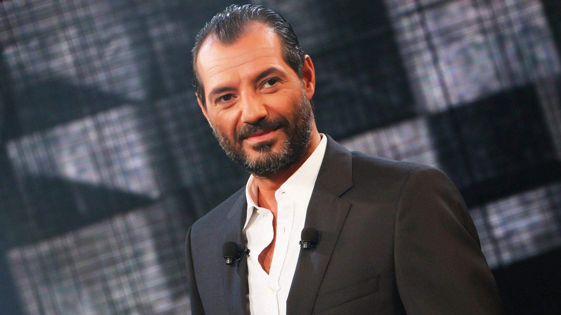 زوجة عادل كرم التونسية تلفت انظار المتابعين بصور جديدة لها