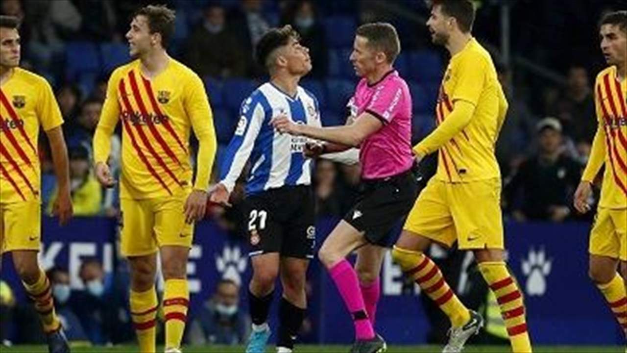 التحقيق في 3 أناشيد مخصصة لشتم بيكيه وزوجته !!